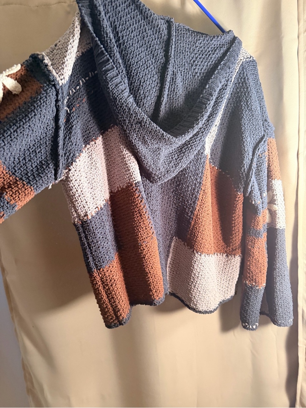 POL Patchwork Daisy V-Neck Sweater in Brown, Gray & Cream - Picture 2 of 4